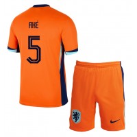 Camisa de Futebol Holanda Nathan Ake #5 Equipamento Principal Infantil Europeu 2024 Manga Curta (+ Calças curtas)